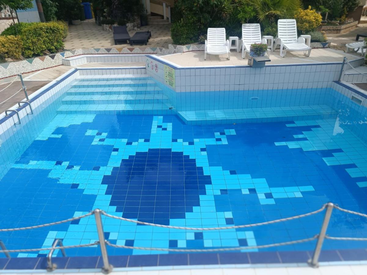 Villa Latina With 6 Apartments And A Shared Pool Vir Exterior foto