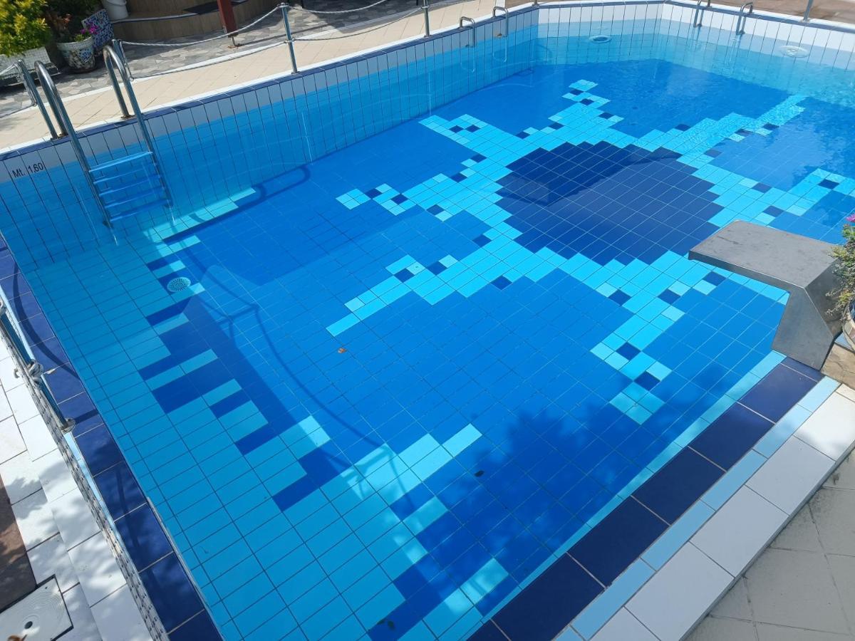 Villa Latina With 6 Apartments And A Shared Pool Vir Exterior foto
